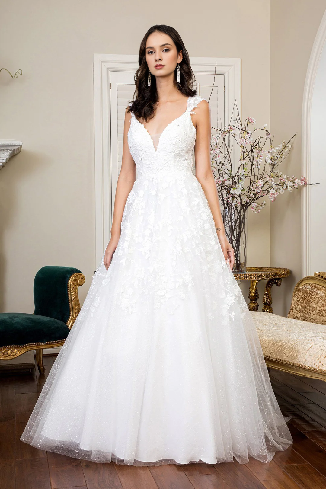 Abito da sposa lungo con scollo a V e ricamo floreale 3D